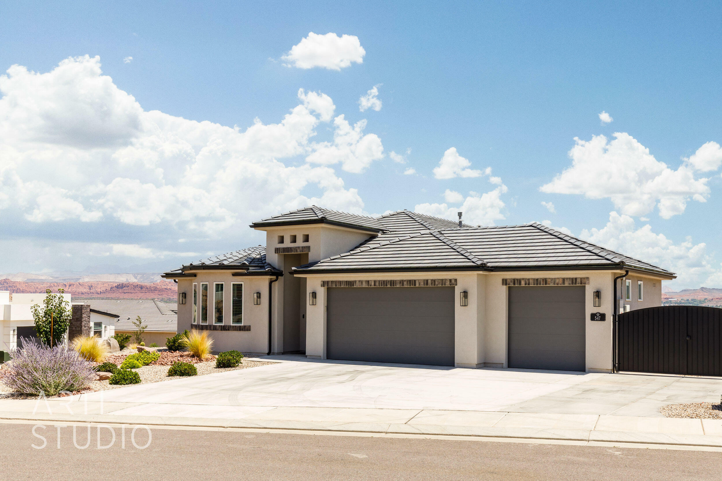 Property Photo: 547 S Como Dr UT 84770