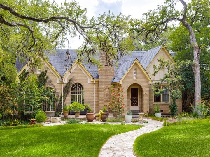 Property Photo: 2611 Woodmont Avenue TX 78703