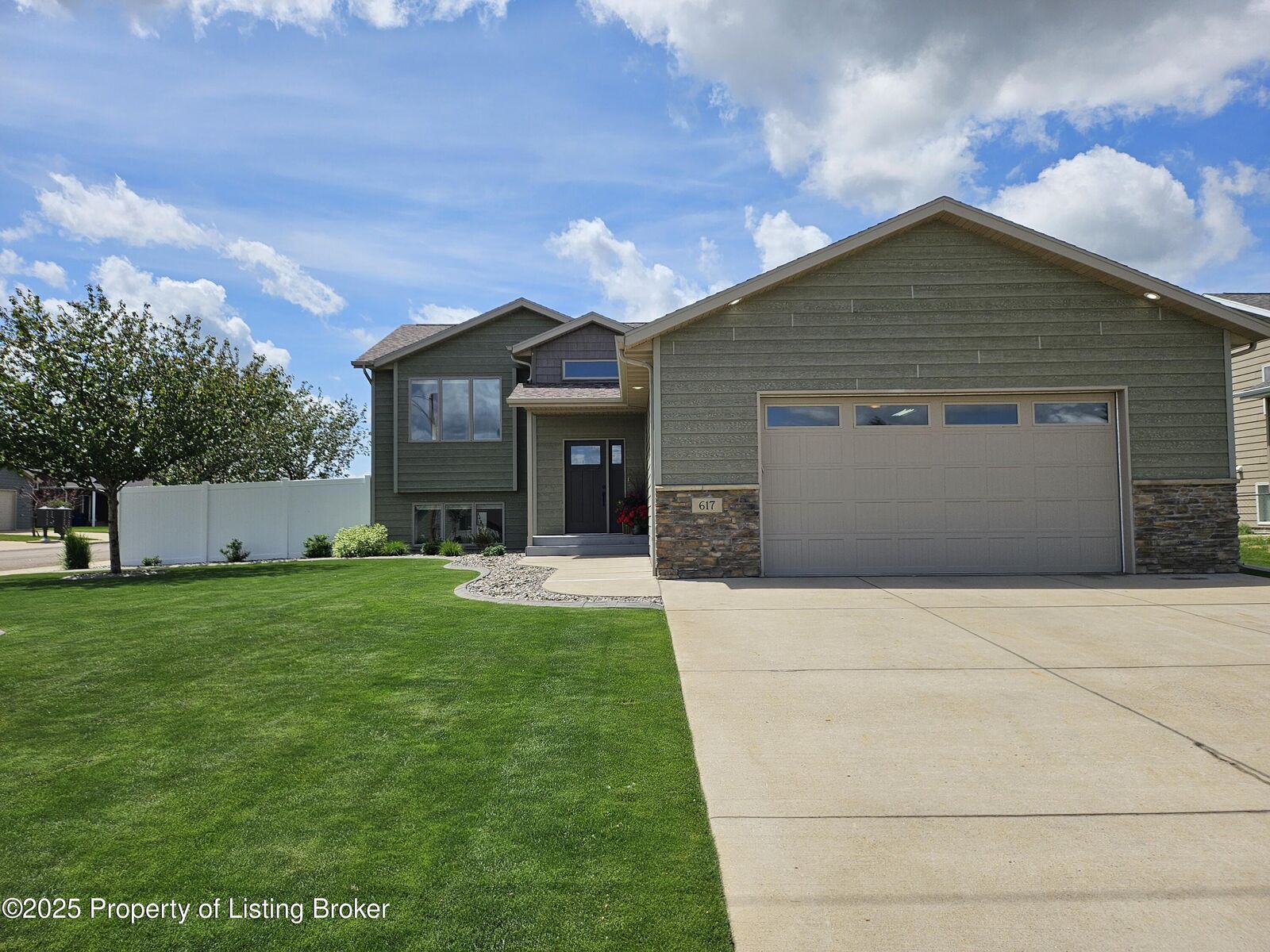 Property Photo: 617 18th Avenue E ND 58601