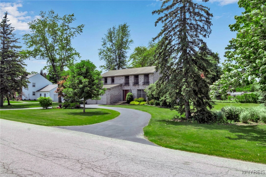 Property Photo:  5240 Brookhaven Drive  NY 14031 