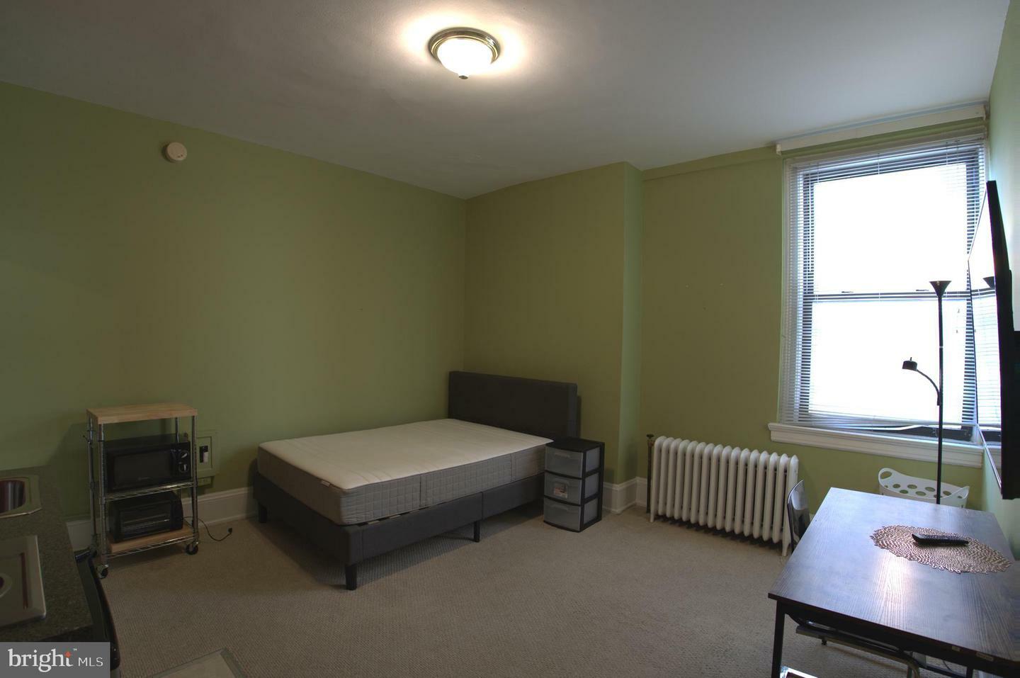 Property Photo: 1324 Locust Street 817 PA 19107