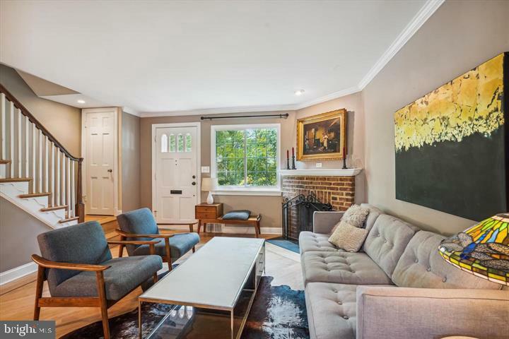 Property Photo: 705 Avon Place VA 22314