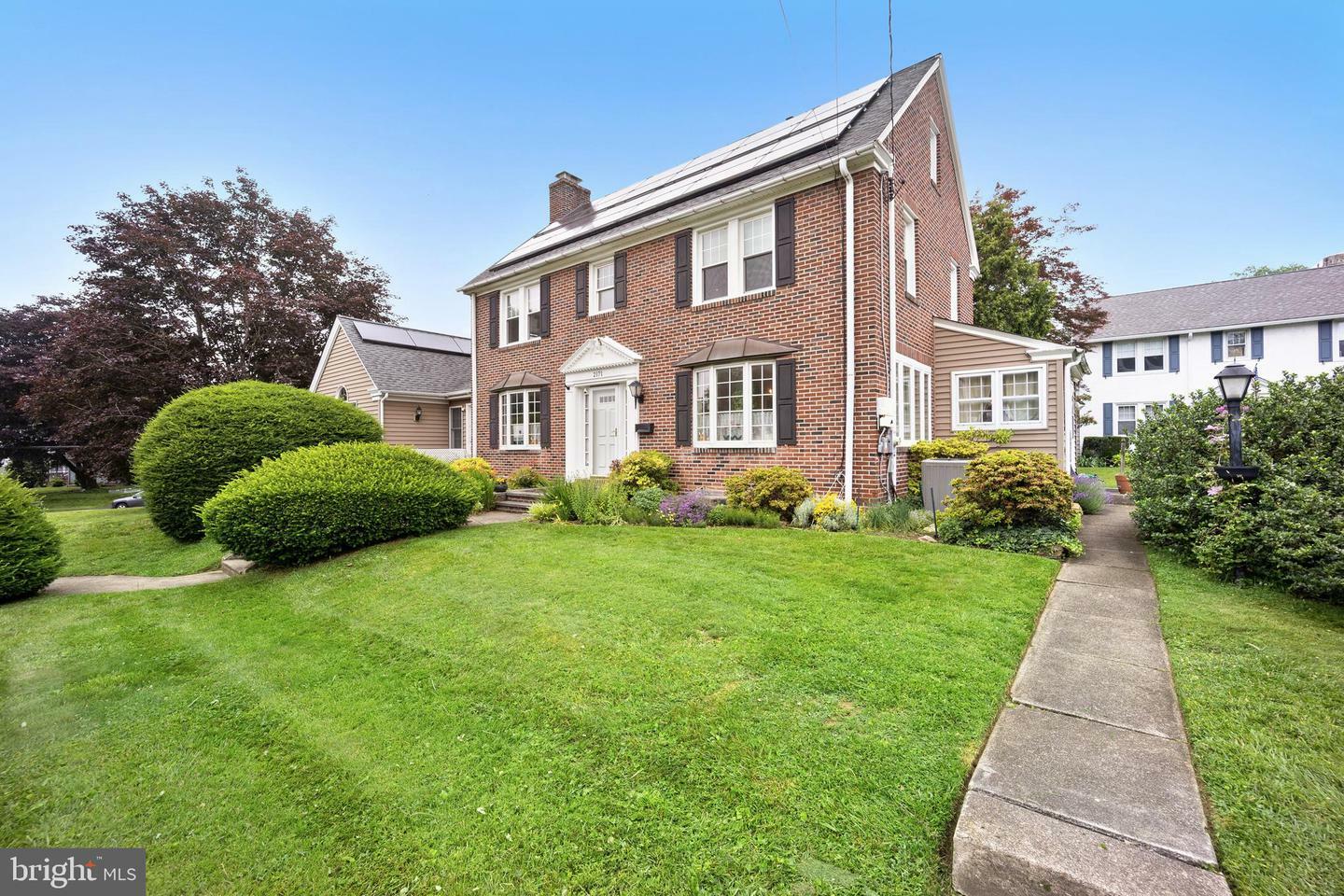 Property Photo: 2171 Kenmore Avenue PA 19038