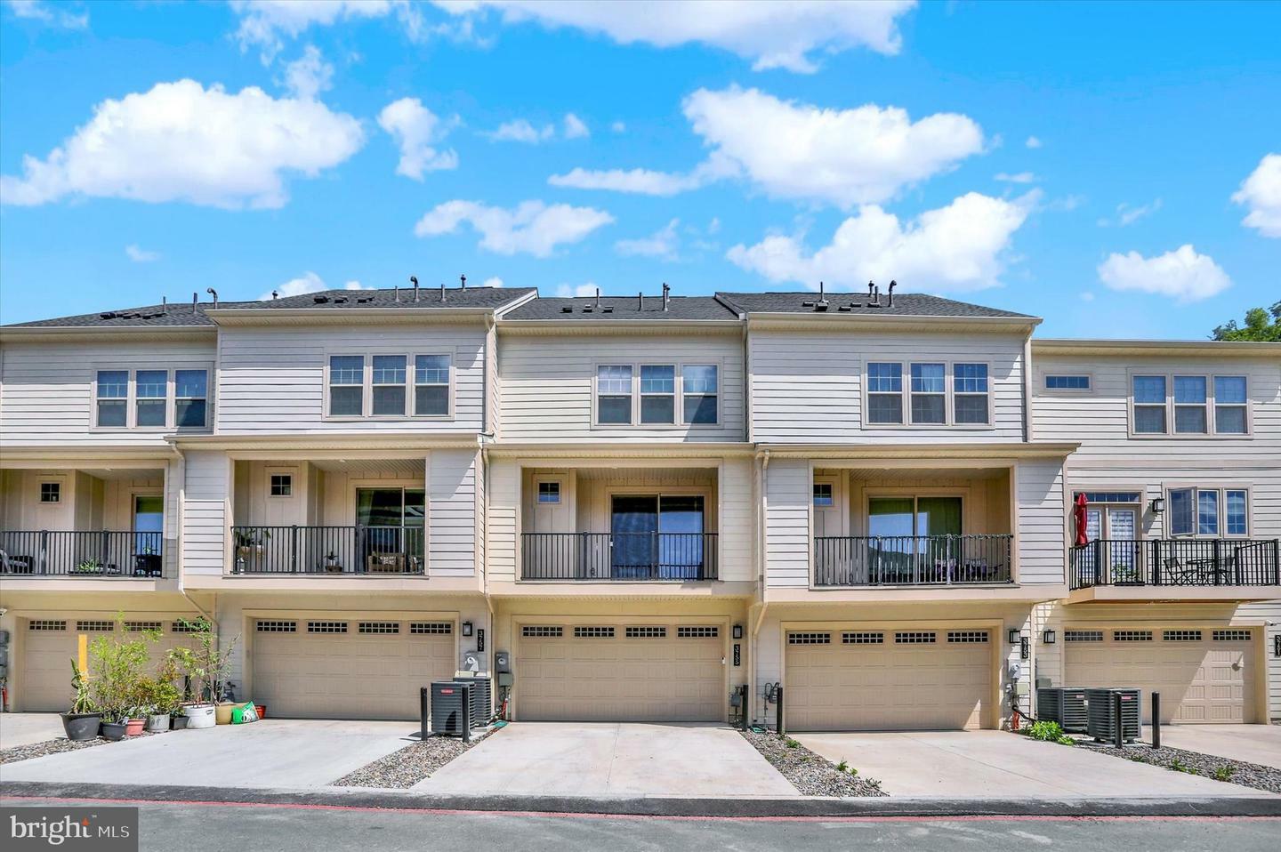 Property Photo: 3755 Mayors Way VA 22030