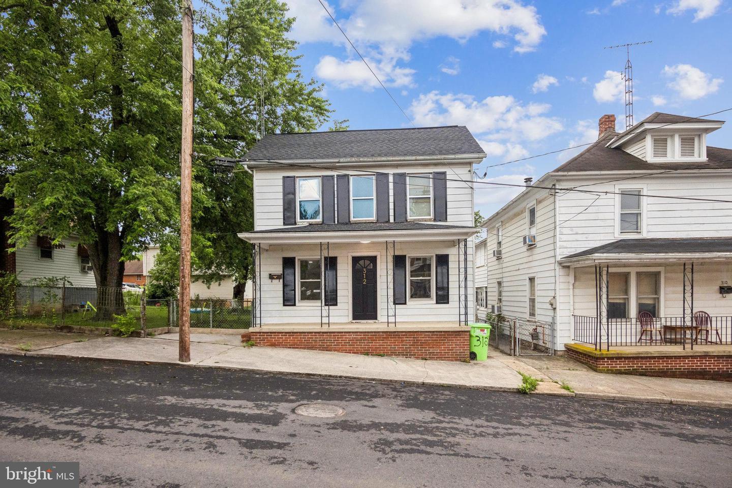 Property Photo: 312 Liberty Street E WV 25401