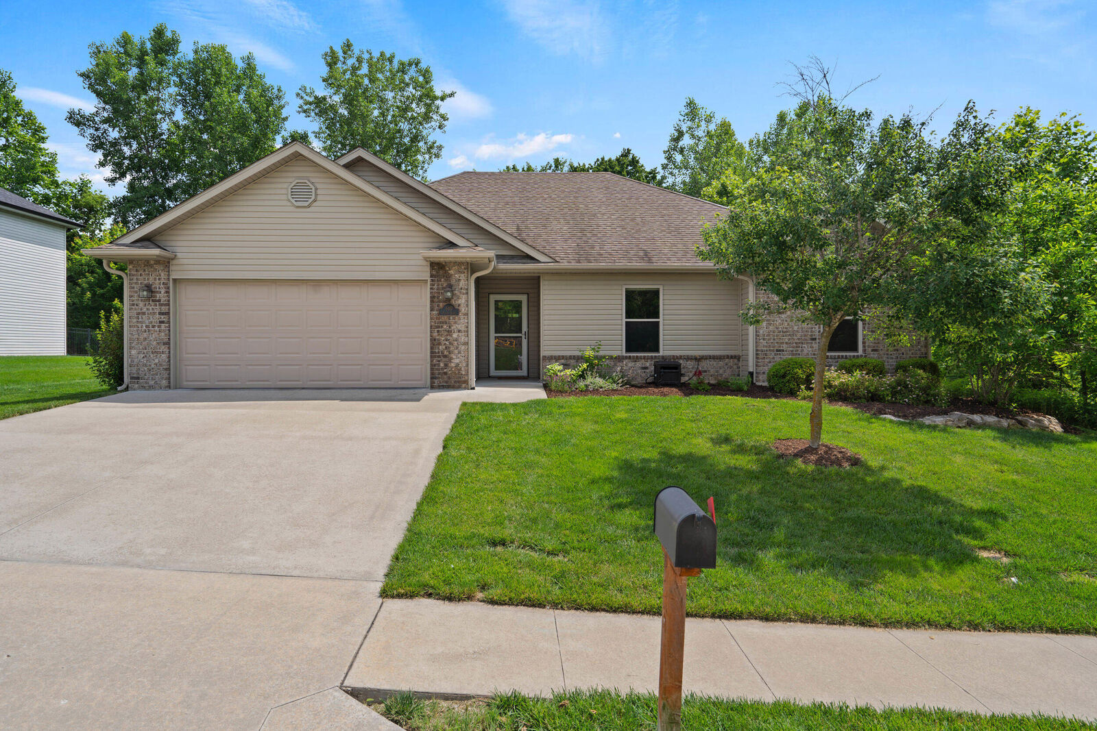 Property Photo:  610 Prairie Ln  MO 65202 