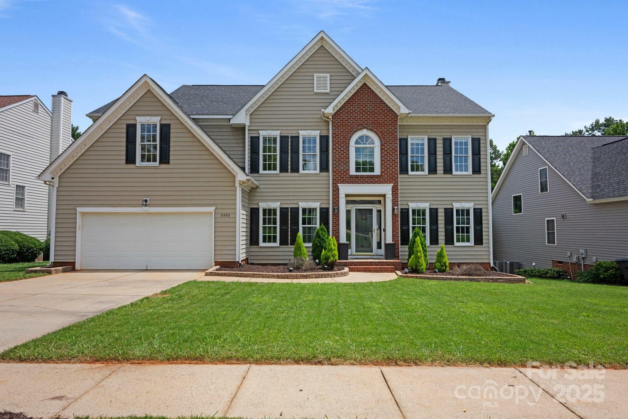 5005 Chestnut Knoll Lane  Charlotte NC 28269 photo
