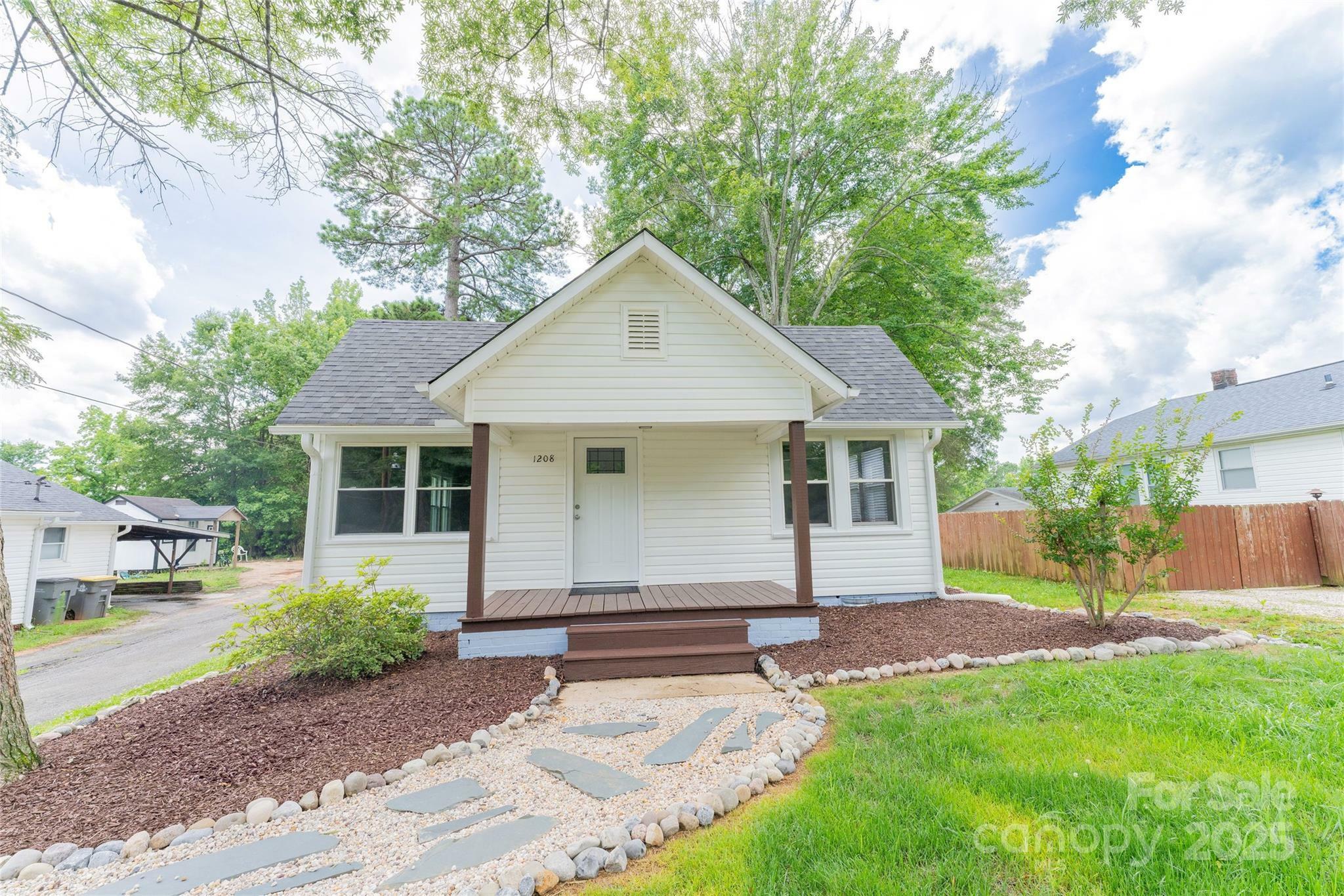 Property Photo: 1208 Martin Luther King Avenue NC 28083