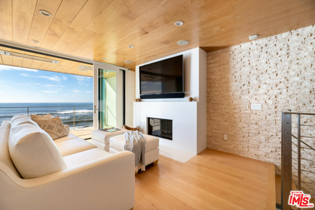 Property Photo: 11950 Beach Club Way CA 90265