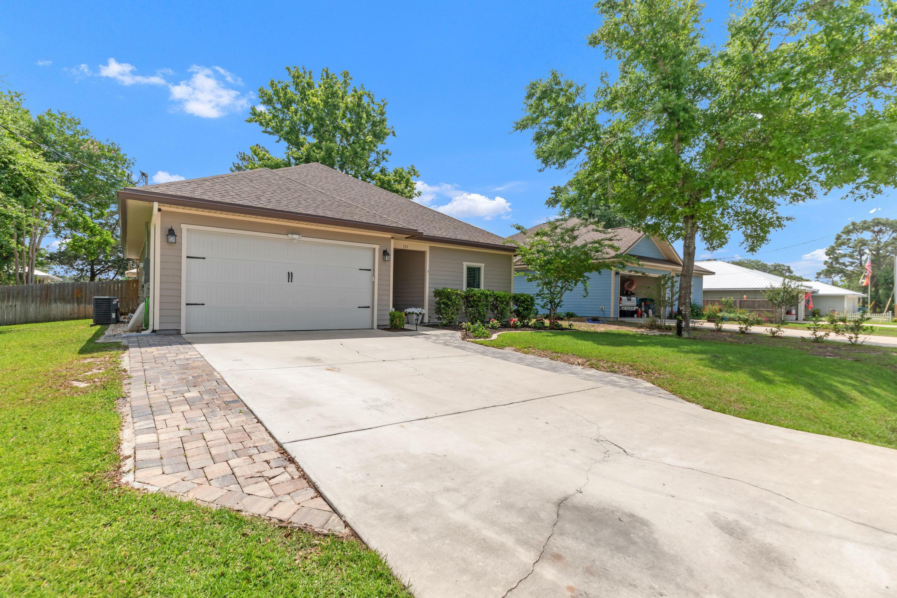 Property Photo: 101 Owen Street FL 32578