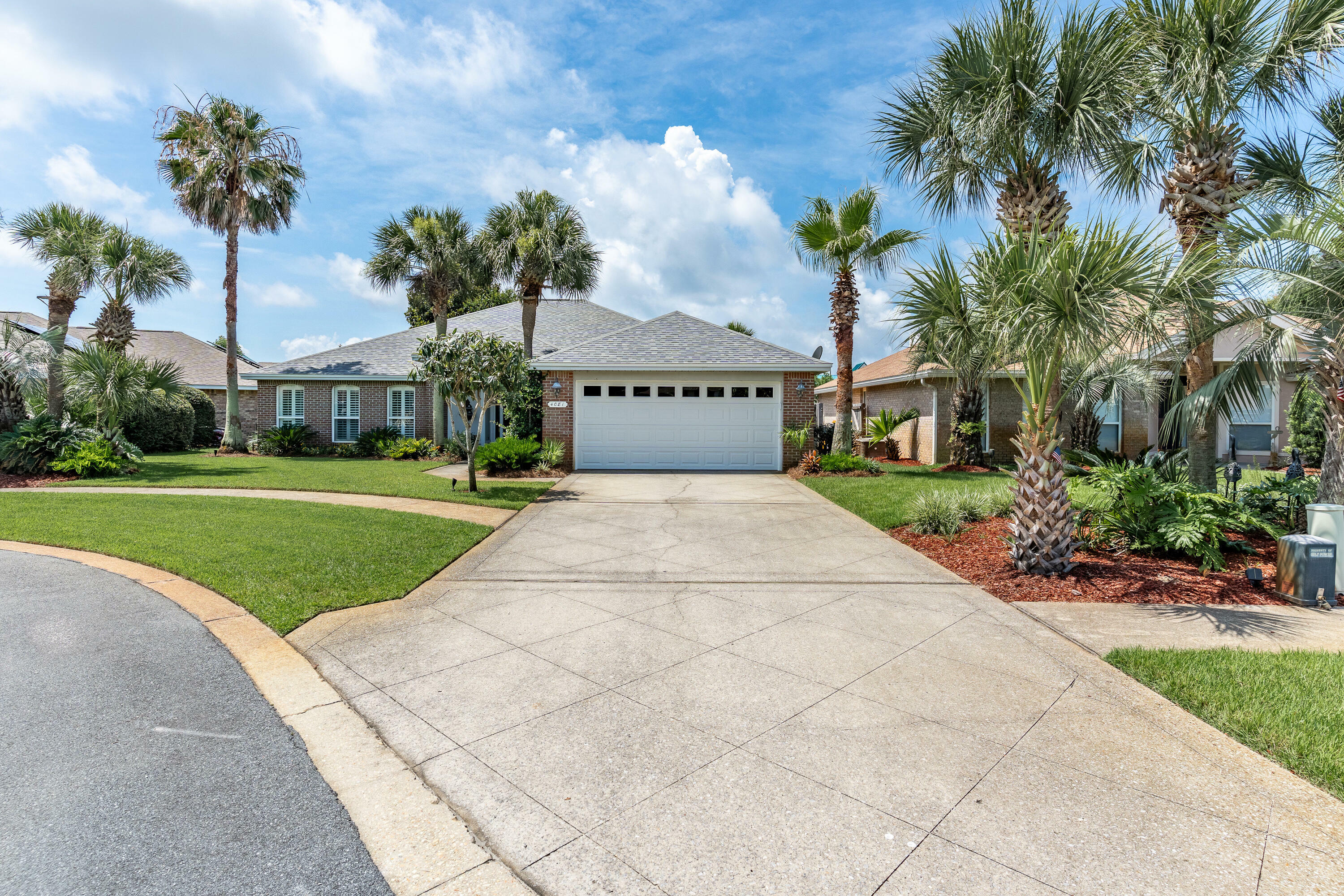 Property Photo: 4081 Drifting Sand Trail FL 32541