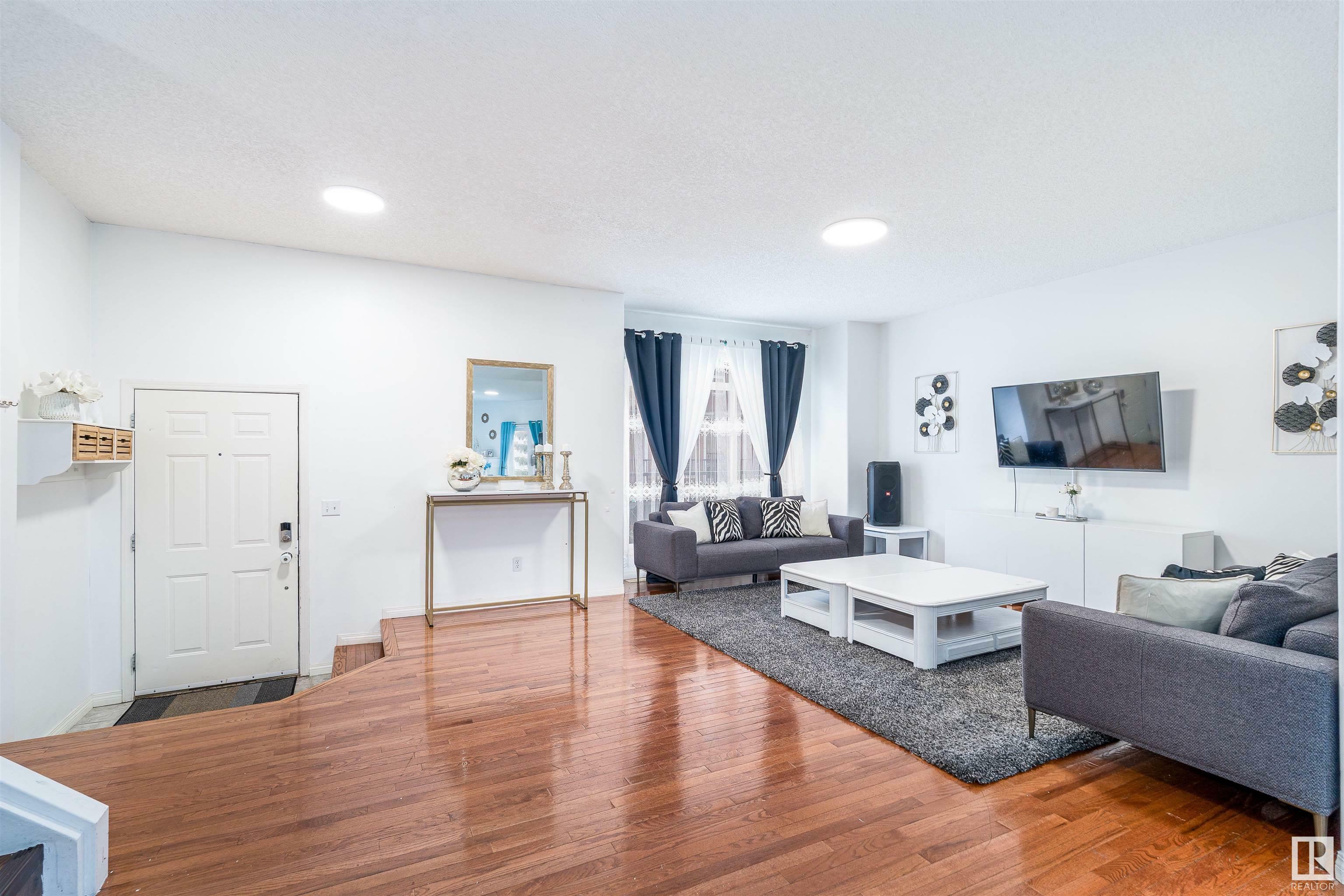 Photo de la propriété: 8403 164 Avenue NW 19 AB T5Z 3Y2