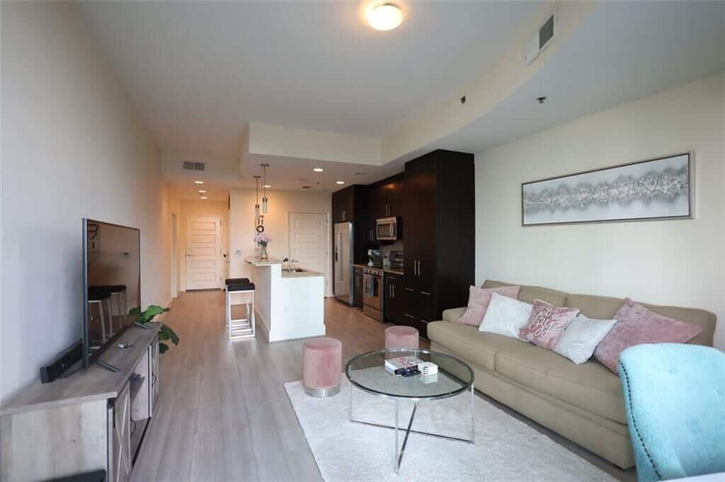 Property Photo: 1080 Peachtree Street NE 1006 GA 30309