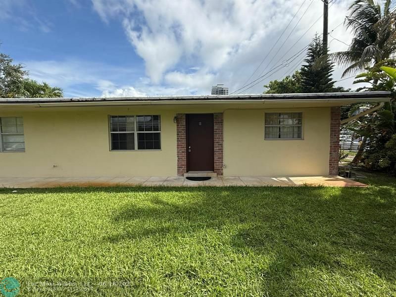 Property Photo: 634 SW 4th Ave B FL 33315