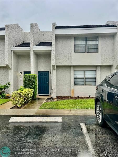 Property Photo: 2617 N 40th Ave A2 FL 33021