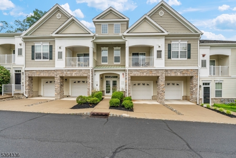 Property Photo: 1005 Meadow Brook Ct 1005 NJ 07981