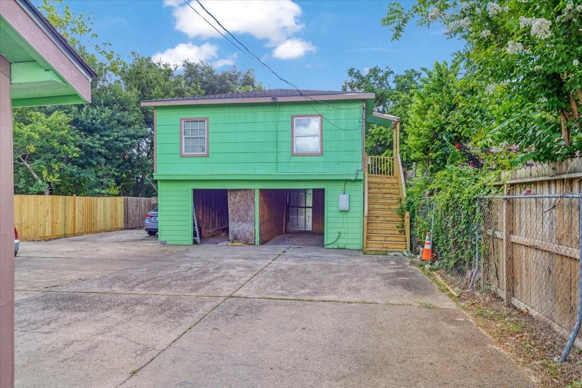 Property Photo: 305 Johnson Street TX 77506
