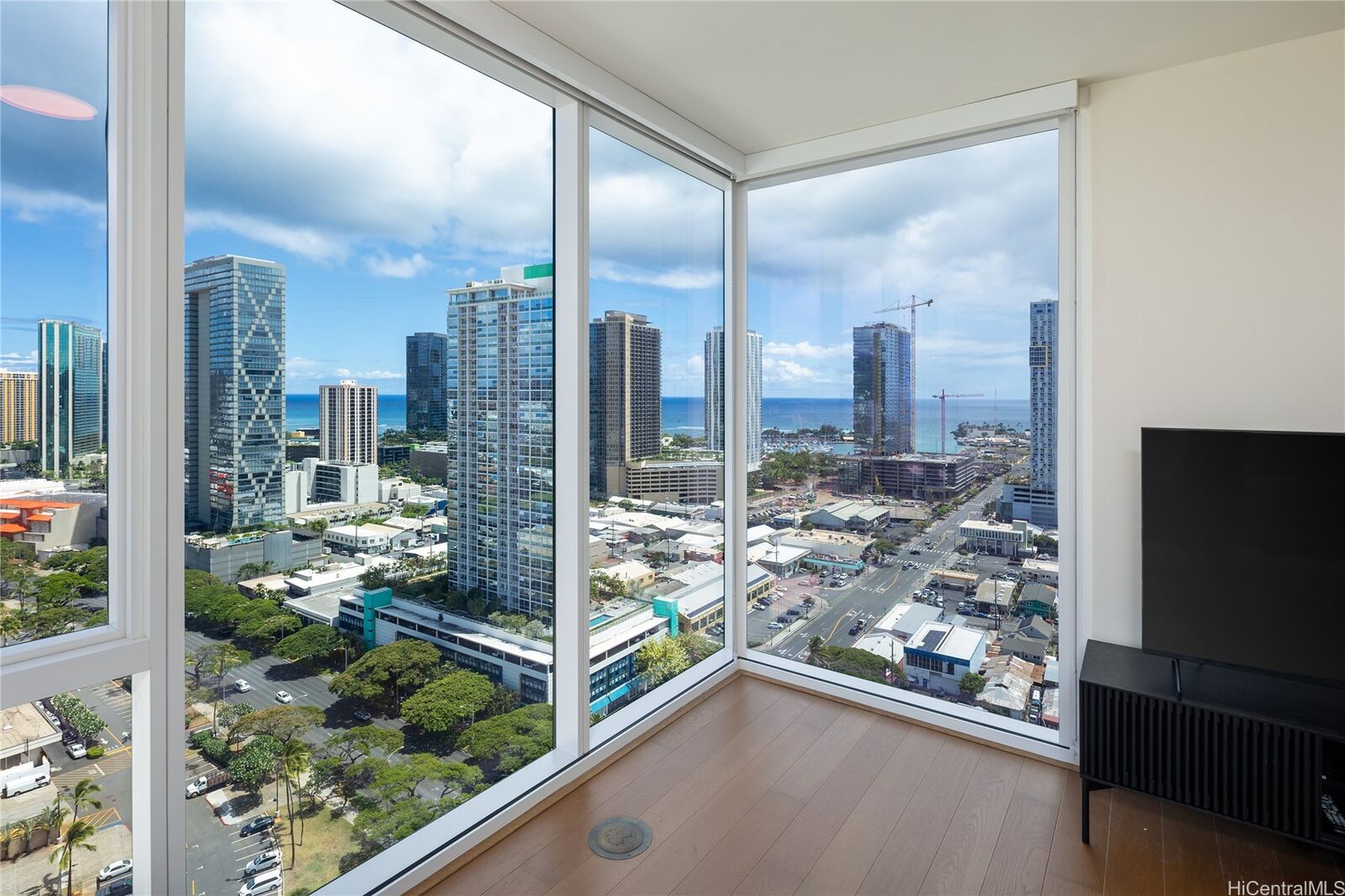 Property Photo: 888 Kapiolani Boulevard 2703 HI 96813