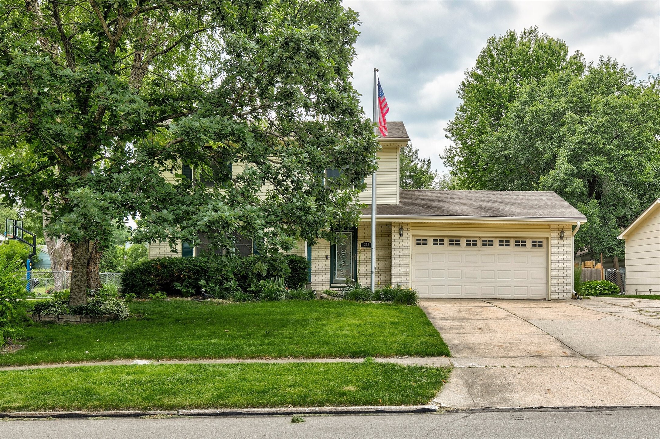 Property Photo:  308 33rd Street  IA 50265 
