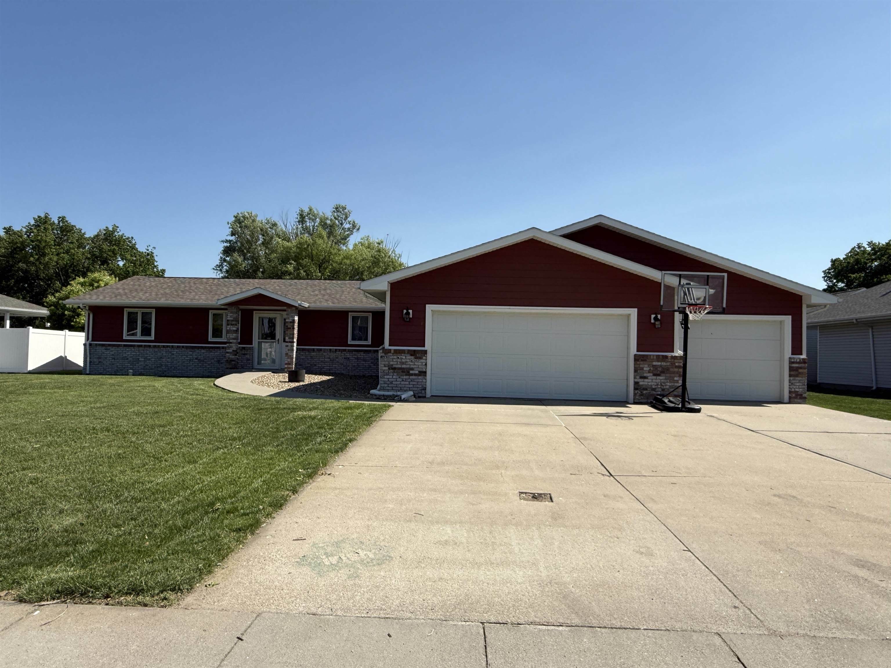 Property Photo: 1402 Hackberry Rd NE 69101