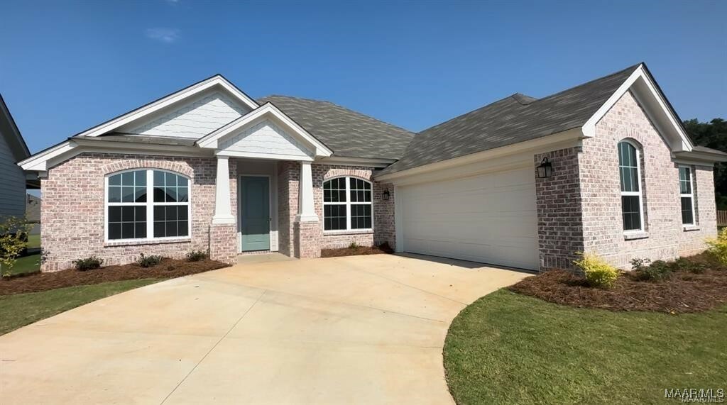 Property Photo: 804 Hedgefield Way AL 36066