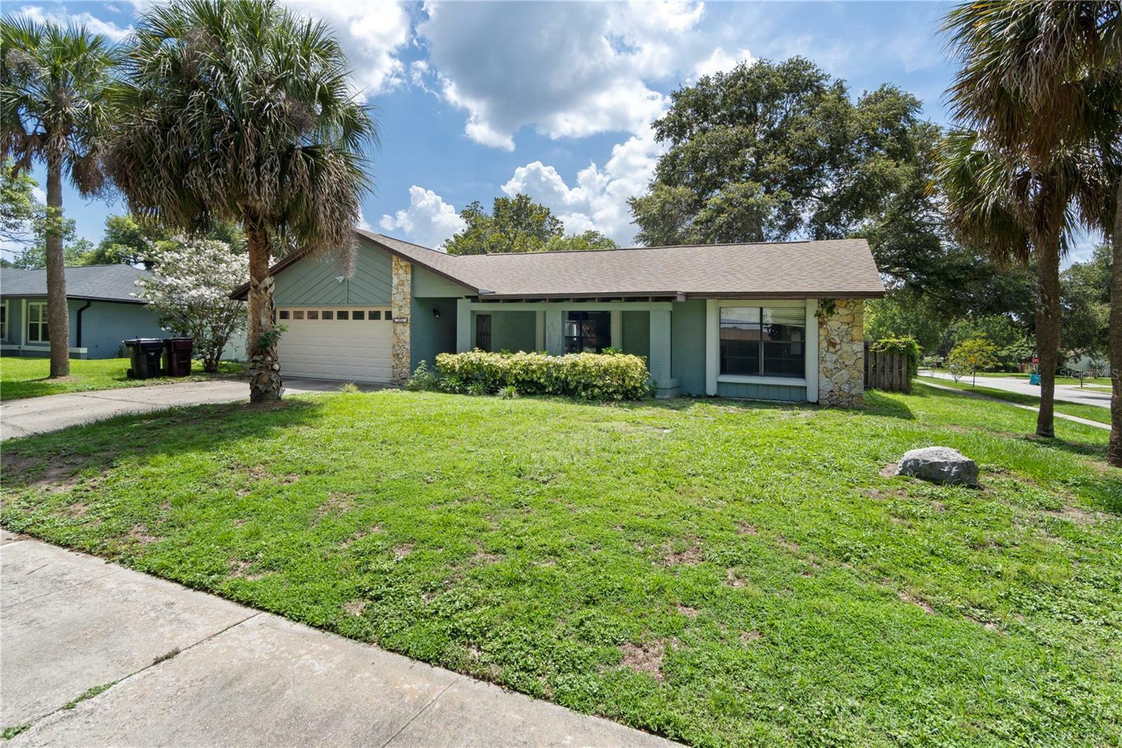 Property Photo: 3220 Cardigan Court FL 32812