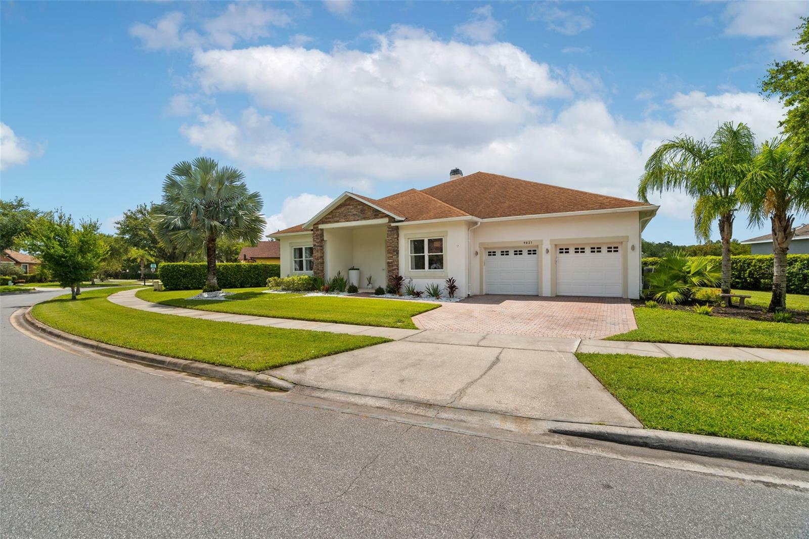 Property Photo: 9821 Caroline Park Dr FL 32832
