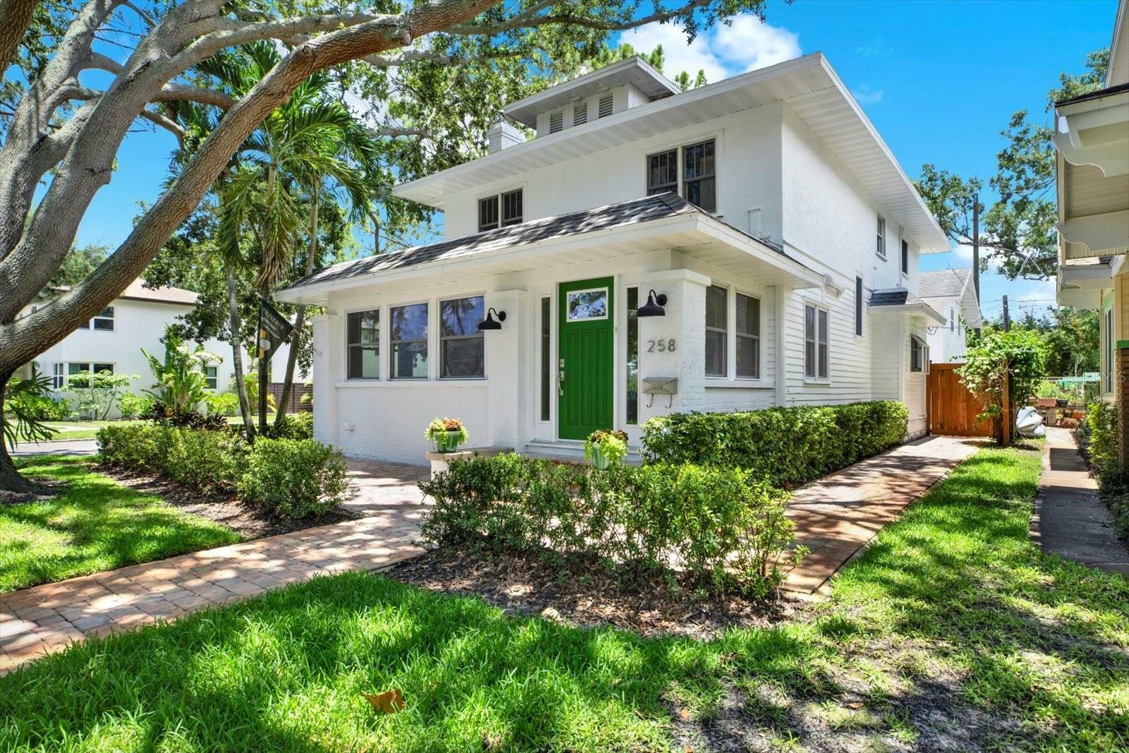 258 14th Avenue NE  St Petersburg FL 33701 photo