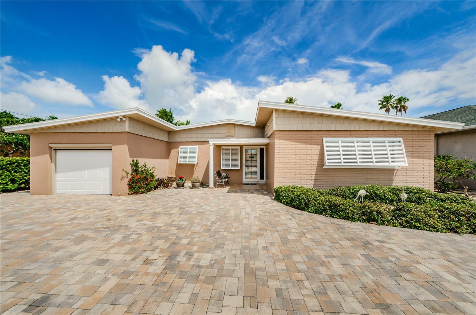 Property Photo: 1983 W Vina Del Mar Boulevard FL 33706