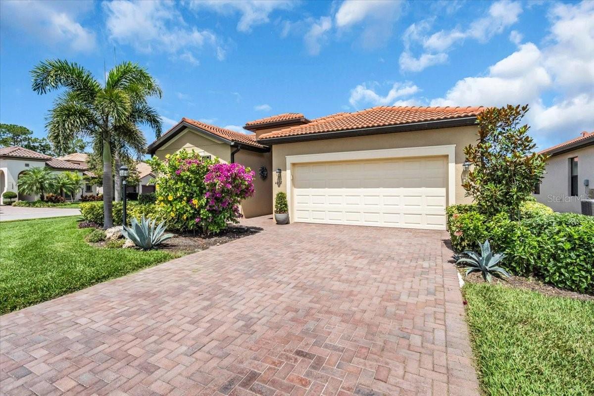 Property Photo: 4602 Royal Dornoch Circle FL 34211