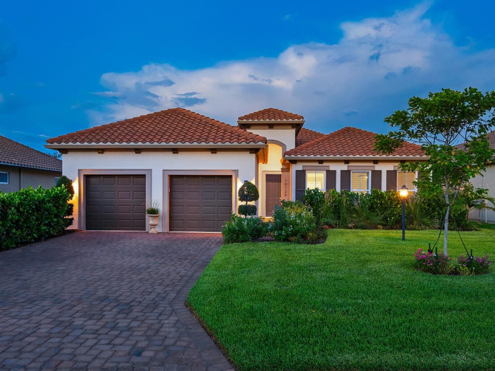 Property Photo: 10120 Carnoustie Place FL 34211
