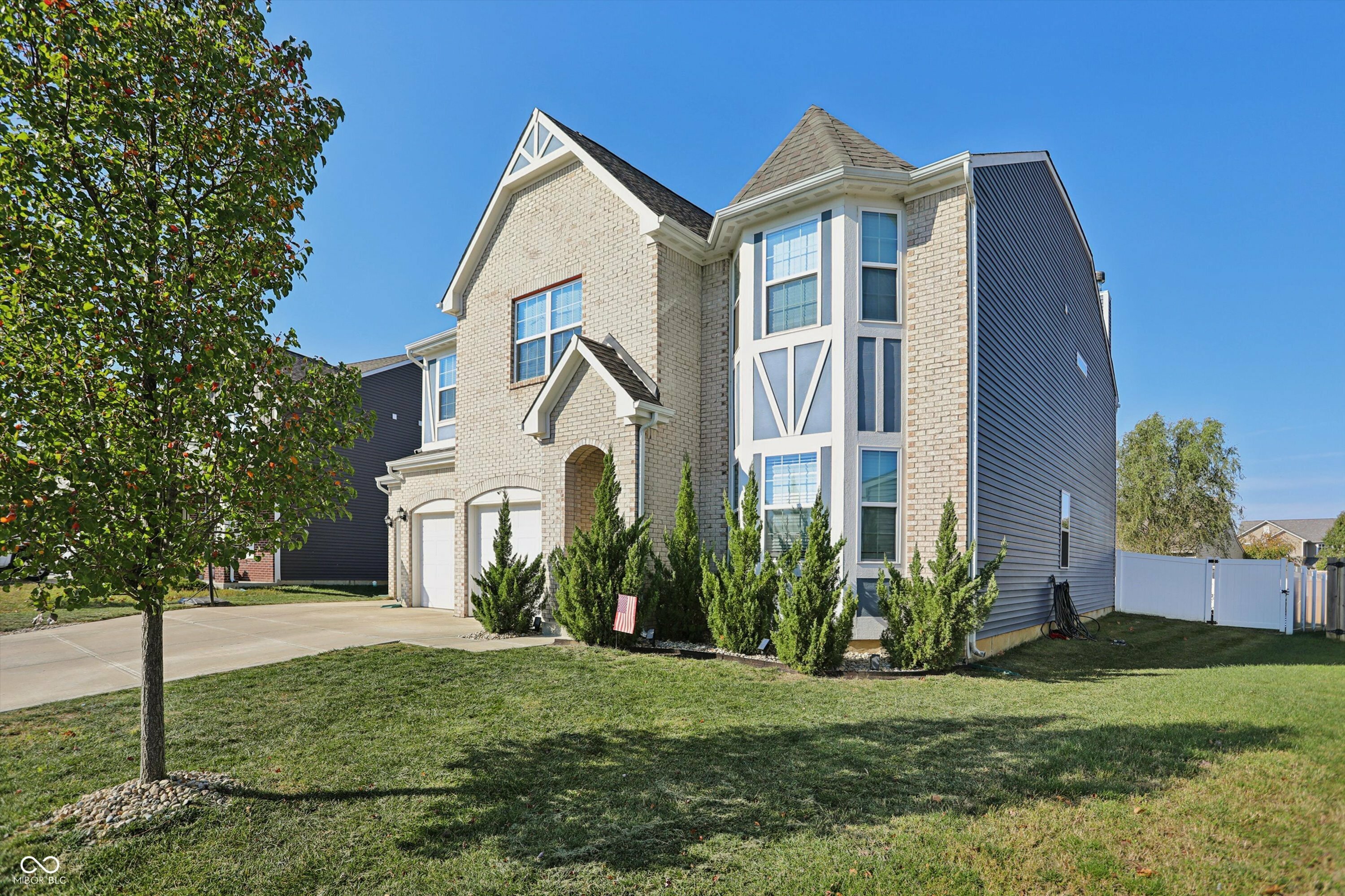 Property Photo: 1664 Woodside Circle IN 46131