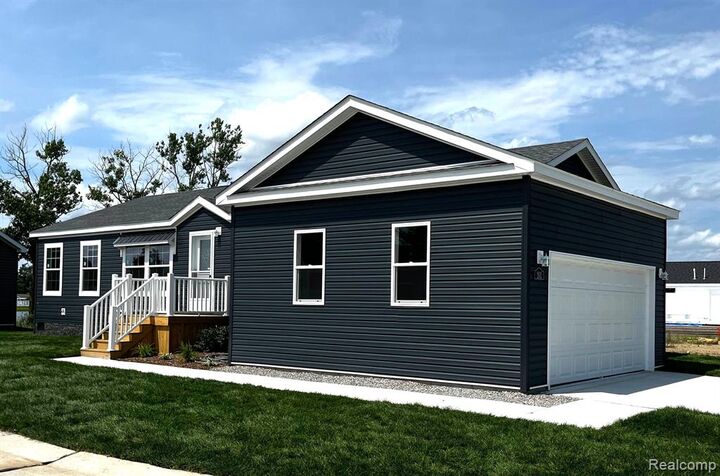 202 Riviera Drive  Lapeer MI 48446 photo