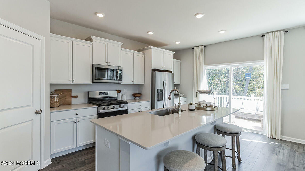 8 Victoria Gardens Square  Neptune Township NJ 07753 photo