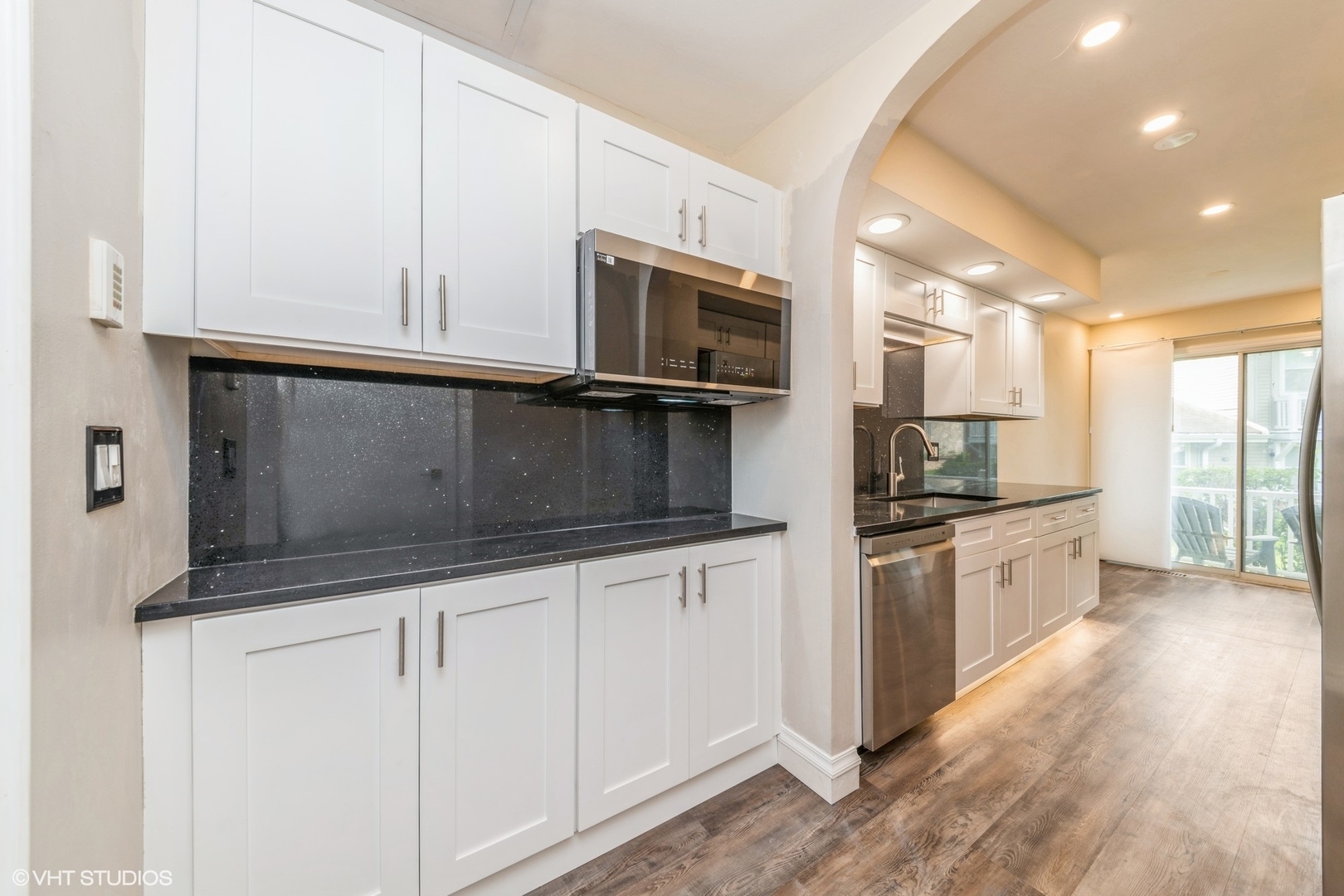 Property Photo: 311 Milton Court B IL 60108