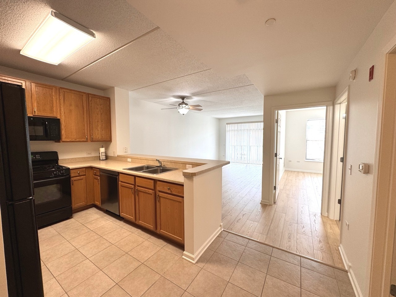 Property Photo: 656 Pearson Street 608C IL 60016