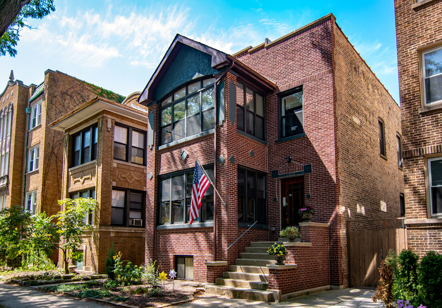 Property Photo: 6426 N Newgard Avenue IL 60626