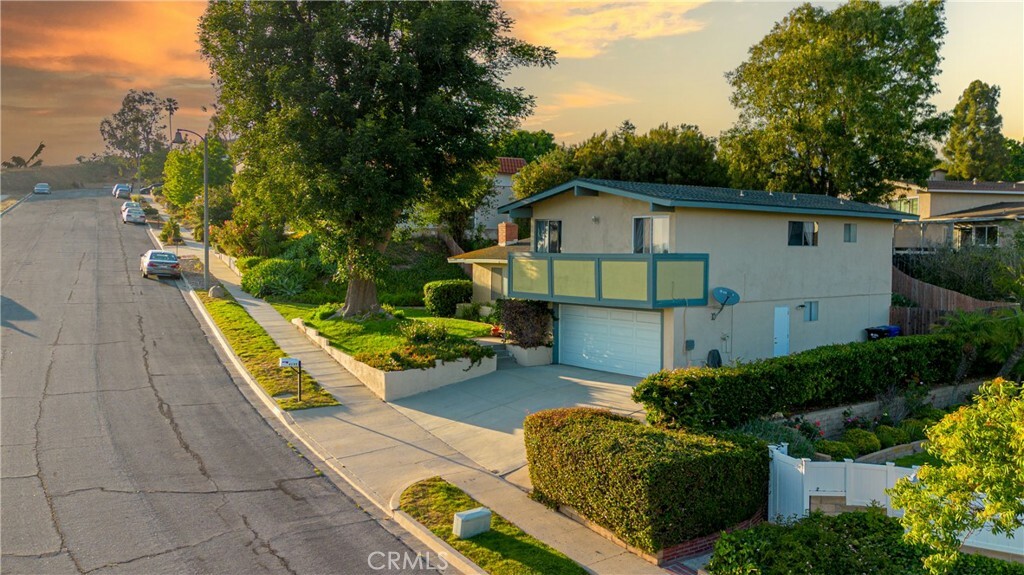 Property Photo:  4296 Avenida Amelgado  CA 91360 
