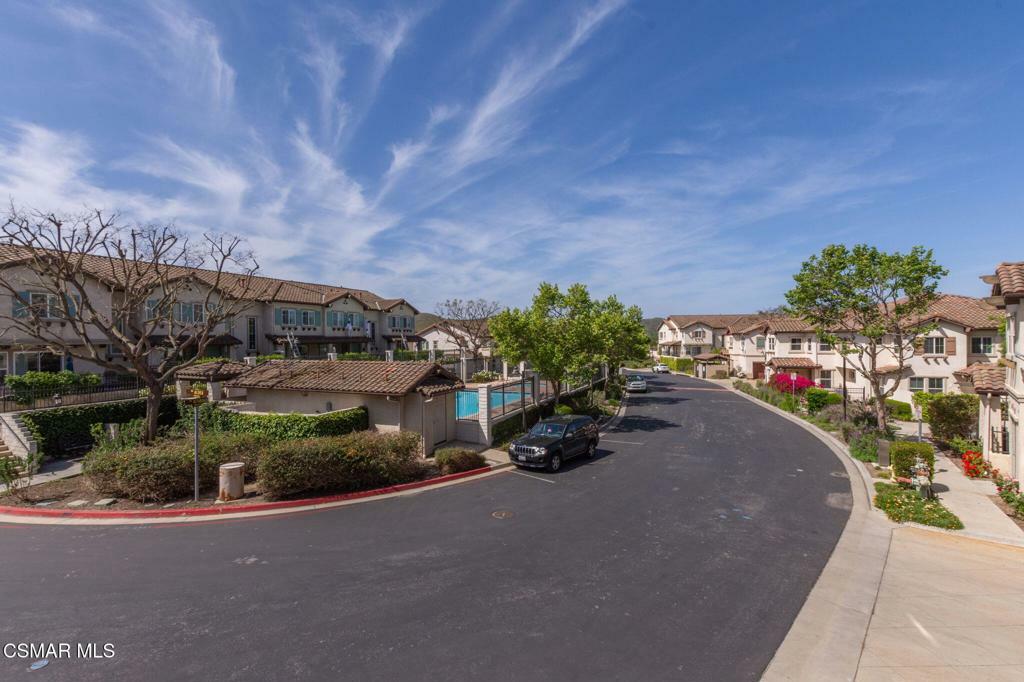 Property Photo: 4725 Via Altamira CA 91320