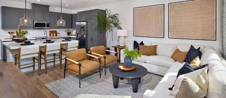 Property Photo:  792 Mateo Street 2  CA 91911 