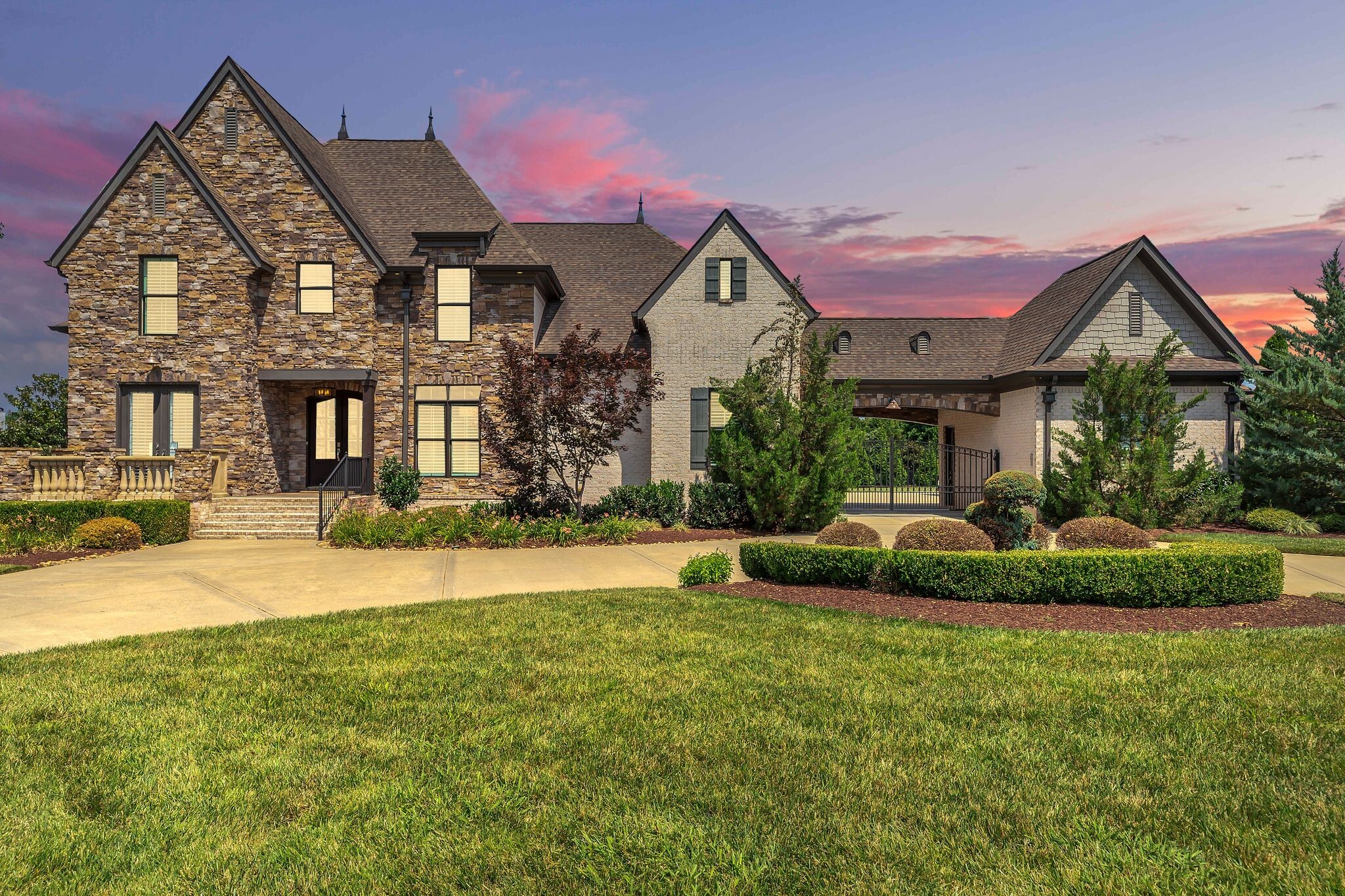 Property Photo: 1430 Avellino Cir TN 37130