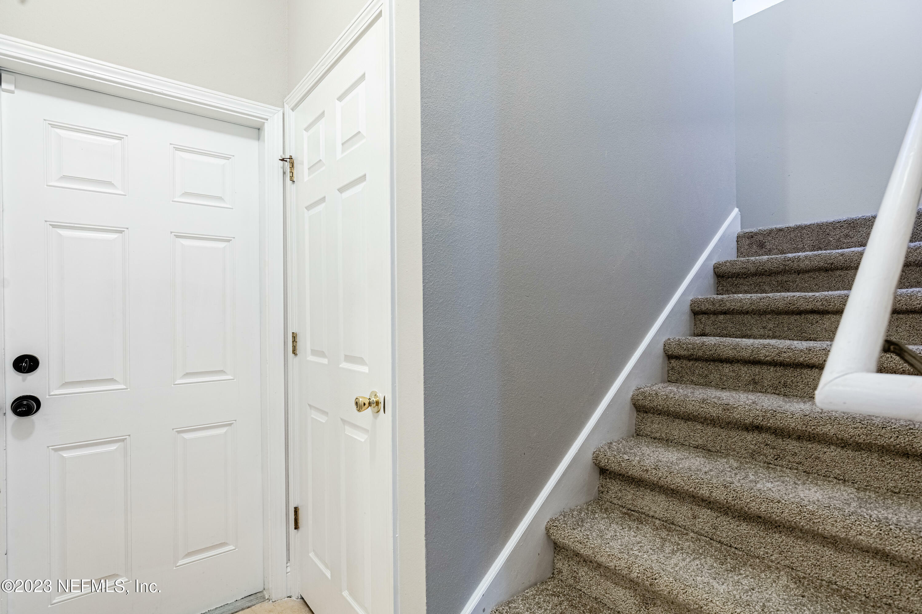 Property Photo: 8014 Ridgehill View Road FL 32210