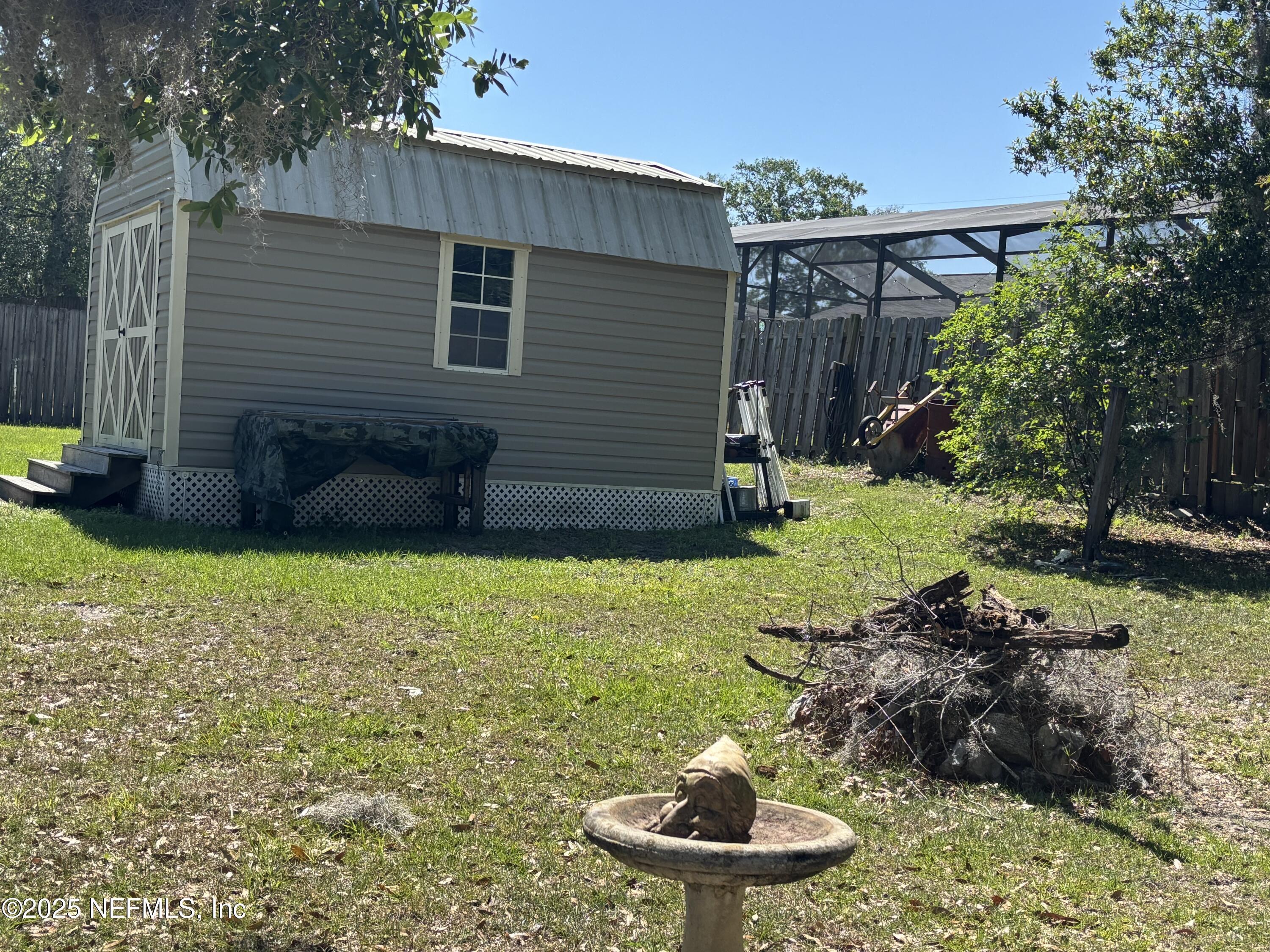 Property Photo: 408 Leo Court FL 32073