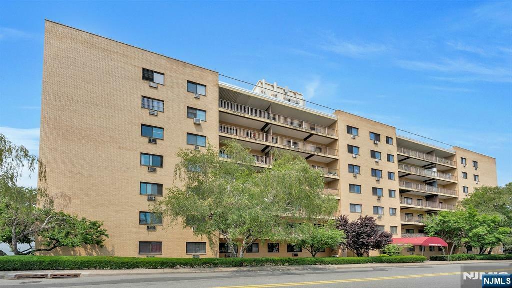 Property Photo:  44 S Main Street 3C  NJ 07644 
