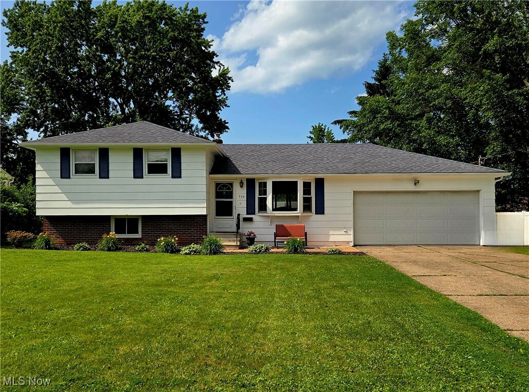 Property Photo: 709 W Martin Avenue OH 44001