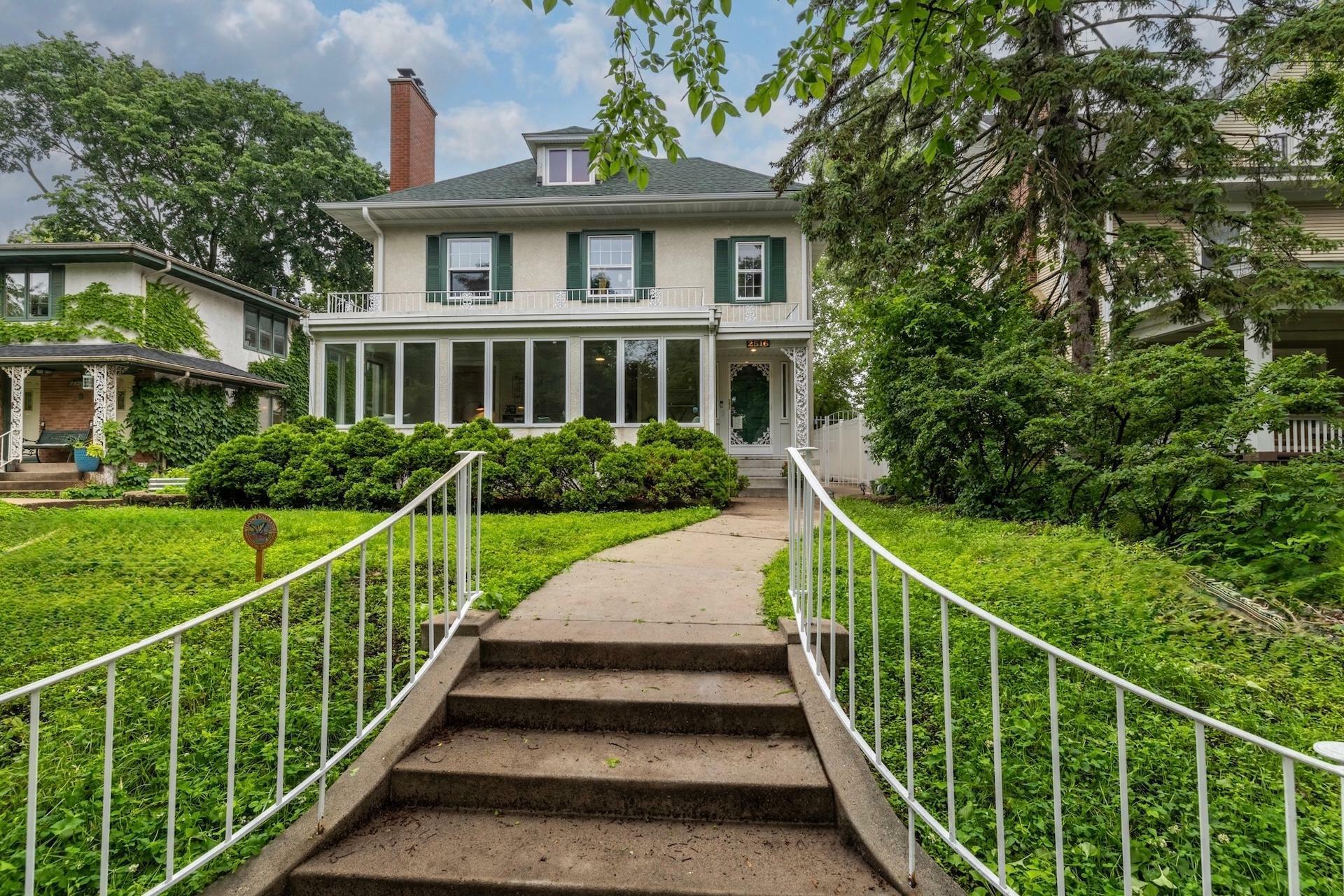 Property Photo: 2516 Humboldt Avenue S MN 55405