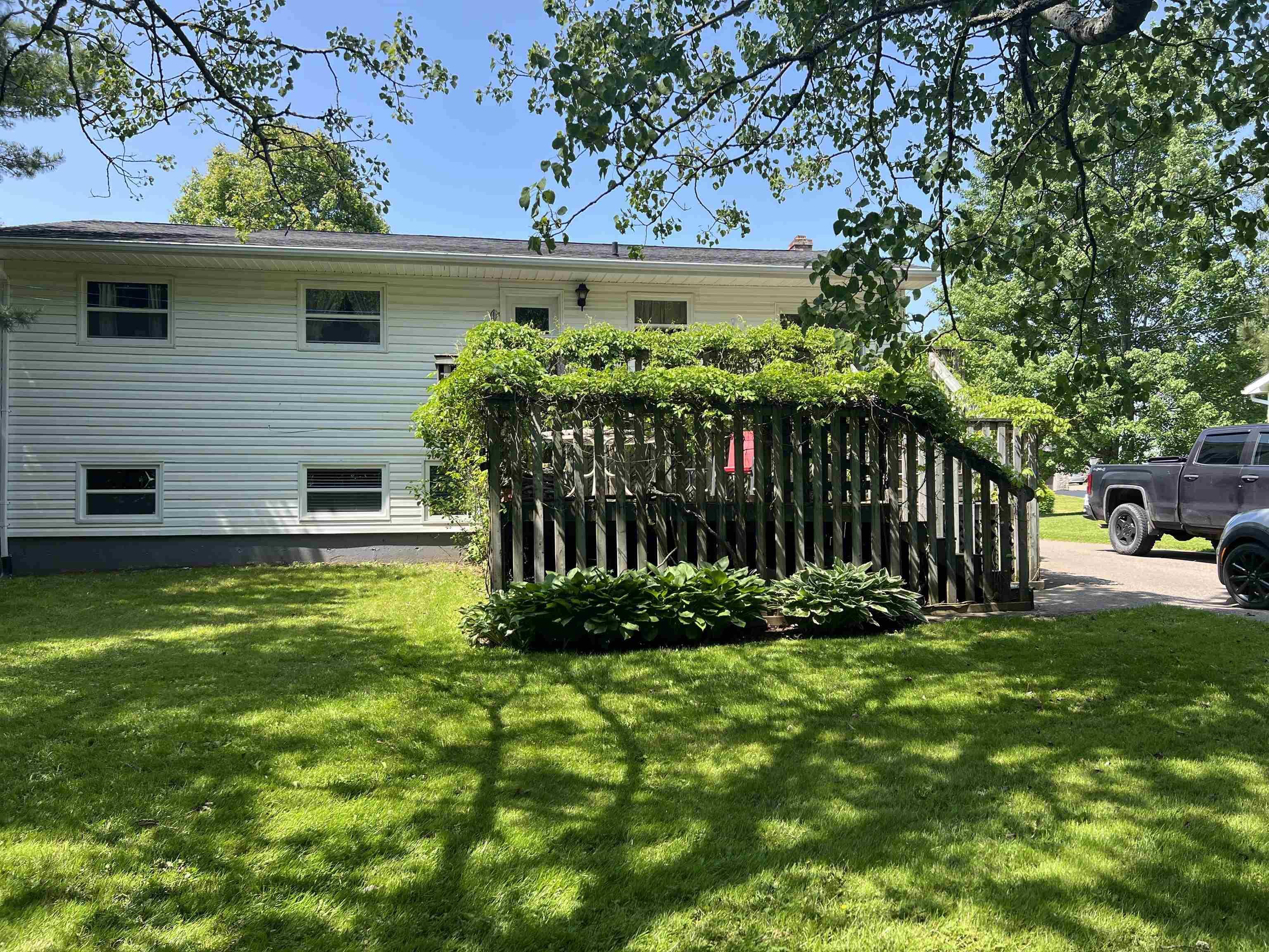 Property Photo: 98 Oakwood Drive NS B6L 1N4