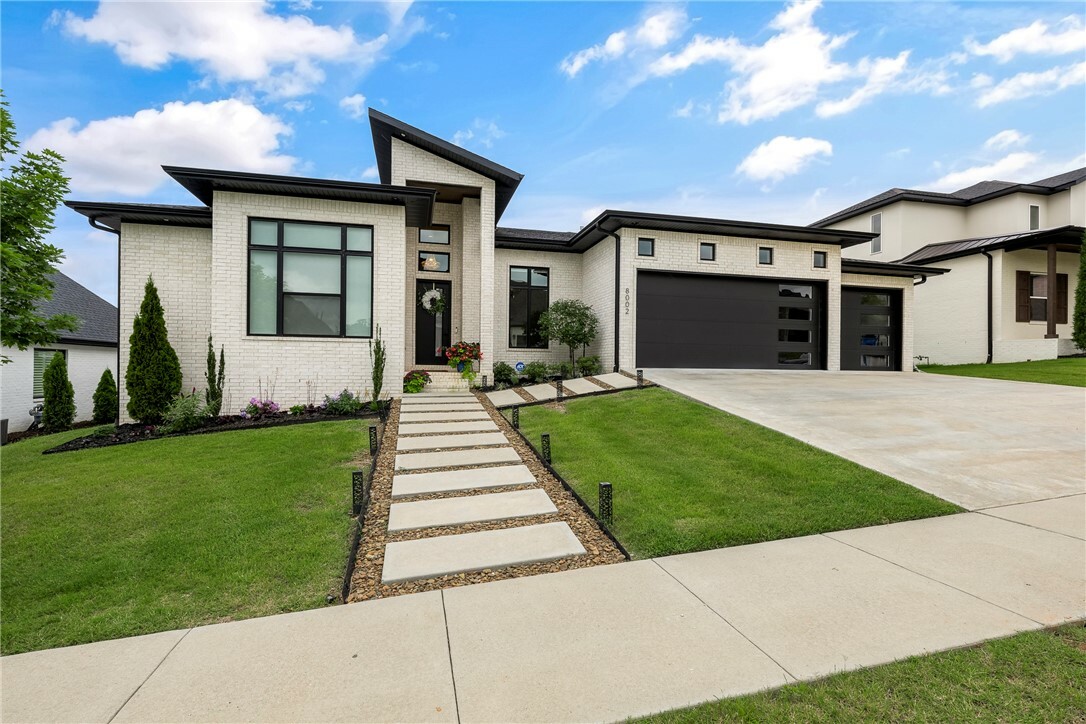 Property Photo:  8002 W Claverton Street  AR 72758 