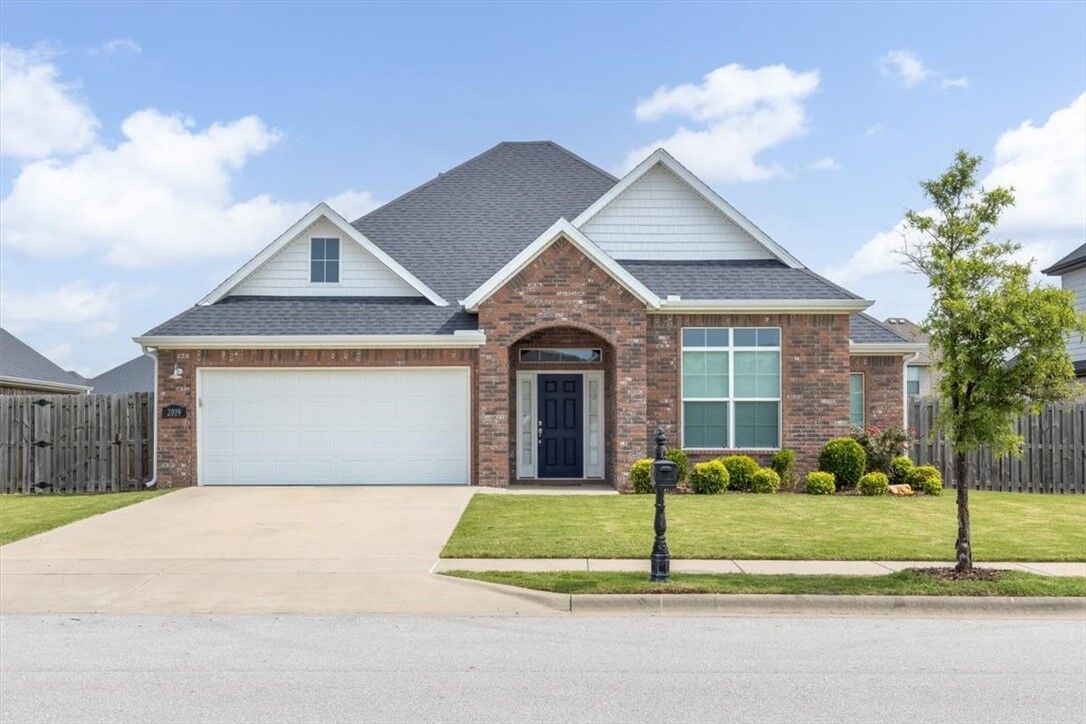 Property Photo:  2019 Broadway Place  AR 72758 