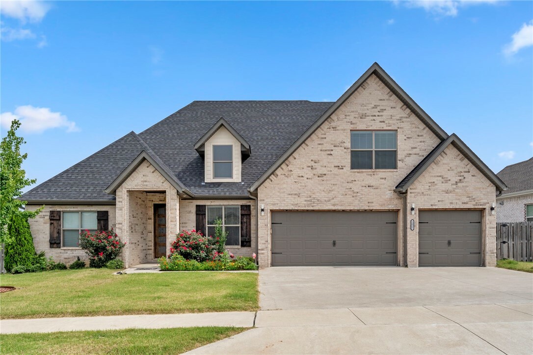 Property Photo: 1621 W Ella Place AR 72713